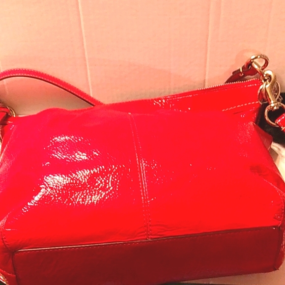 RARE 2011 COACH Soho Bright Red Pleated Convertible Patent Hobo Crossbody Hobo - Picture 7 of 16